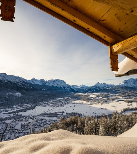 Verschneites Isartal mit Karwendel, eingefangen vom Krepelschrofen bei Wallgau, © Alpenwelt Karwendel | Paul Wolf