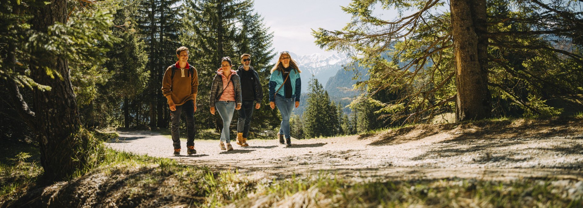 Hiking trail to Kranzberg above Mittenwald in Upper Bavaria, © Alpenwelt Karwendel | Kristof Göttling