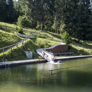 Rutsche an der Badeanstalt am Grubsee, © Alpenwelt Karwendel | Gregor Lengler