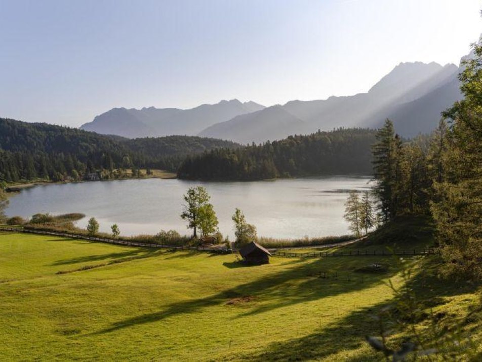 Unterwegs mit der Naturschutzwacht, © Zugspitz Region GmbH, Foto: Julian Rohn