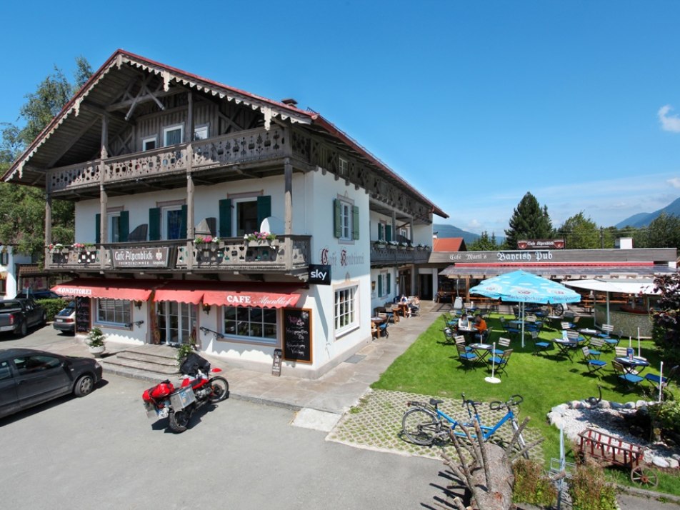 Alpenblick und Bayrish Pub