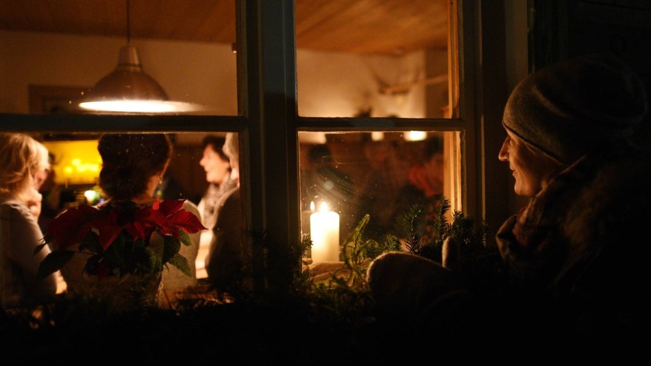 Einige Anwohner öffnen Ihre Häuser für die Besucher vom Adventsmarkt der Sinne in Wallgau., © Alpenwelt Karwendel | Angelika Warmuth