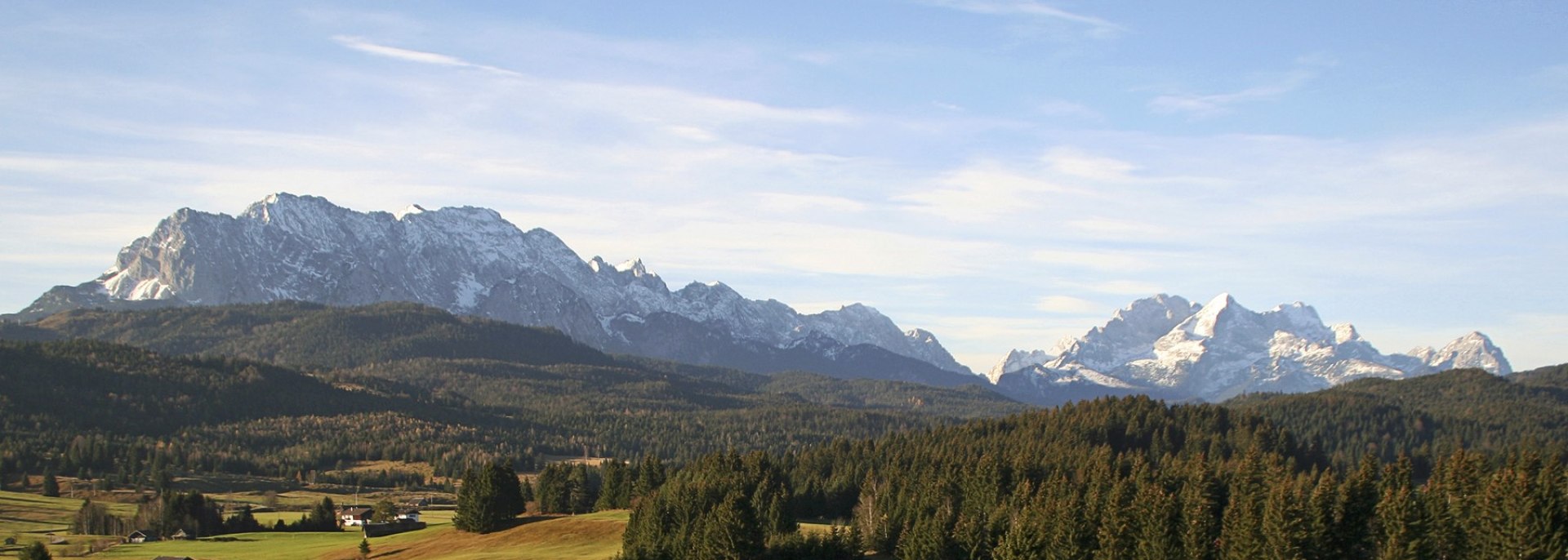 Mountain panorama from the humpback meadows between Mittenwald and Krün, © Alpenwelt Karwendel | Wera Tuma