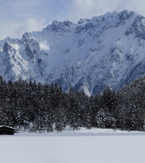 Schneebedeckter Ferchensee mit Karwendel, © Alpenwelt Karwendel | Angelika Warmuth