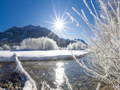 Winter an der Isar bei Krün, © Alpenwelt Karwendel | Kriner&Weiermann