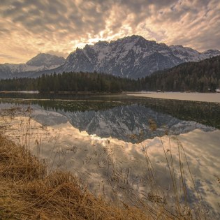 Winterstimmung am Lautersee bei Mittenwald mit Karwendel, © Alpenwelt Karwendel | Christoph Amberger