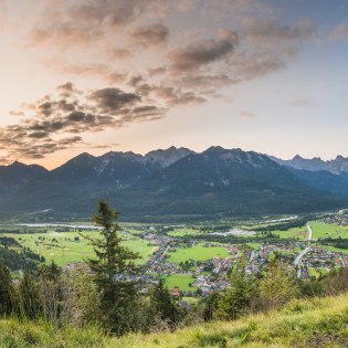 Reiche Aussichten nach kurzer Wanderung auf den Krepelschrofen über Wallgau, © Alpenwelt Karwendel | Paul Wolf