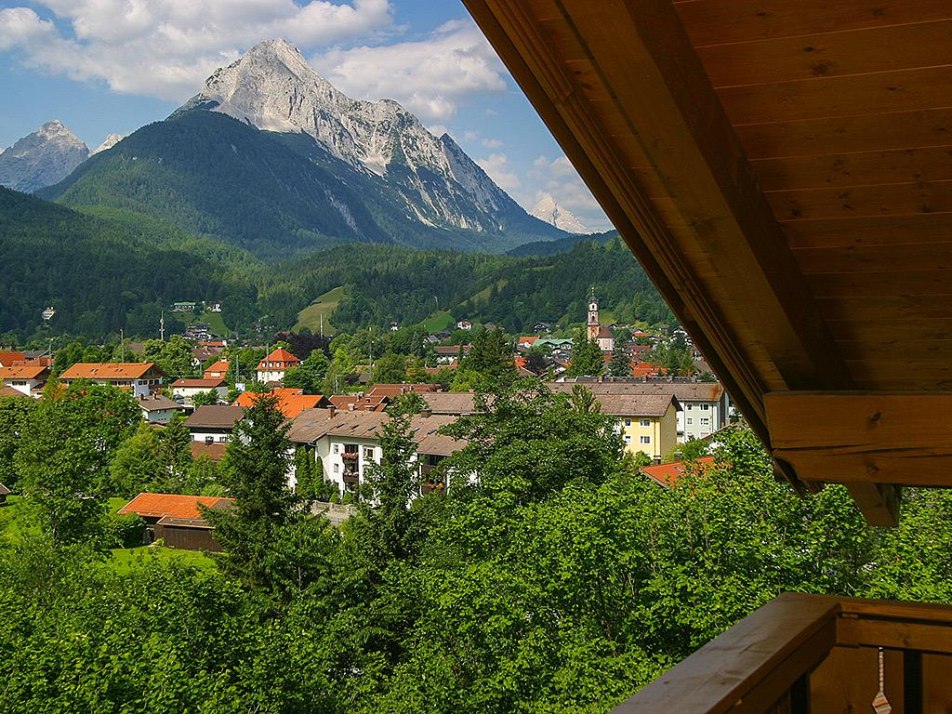 Ihr Blick zur Kirche