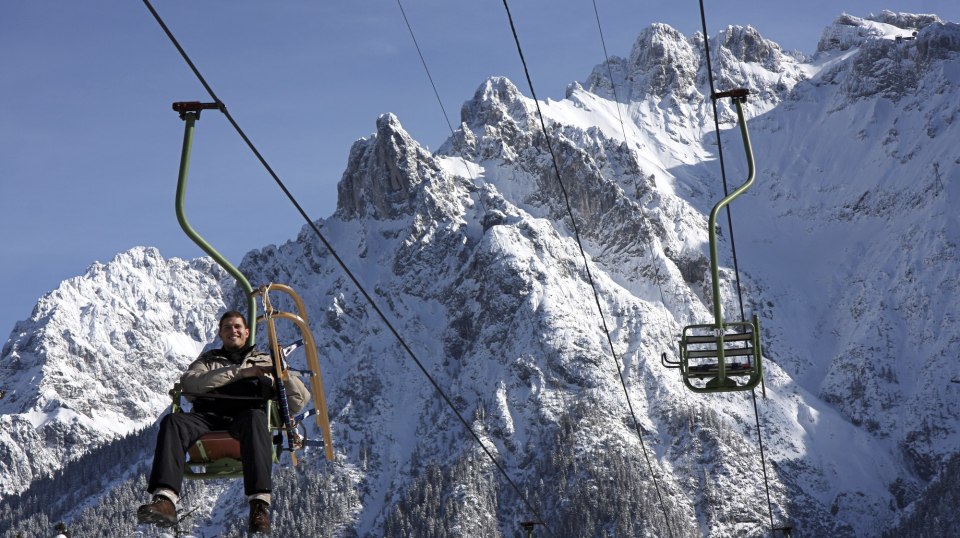 Tobogganing and winter hiking on the Kranzberg, comfortably accessible by the Kranzberg chairlift, © Alpenwelt Karwendel | Rudolf Pohmann