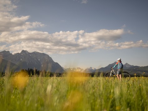 Aussichten bei Krün auf dem Weg von Wallgau zum Barmsee, © Alpenwelt Karwendel | Philipp Gülland