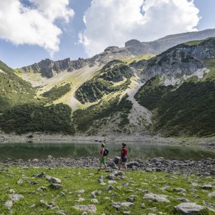 Wandern mit Ausblick am Soiernsee bei Krün, © Alpenwelt Karwendel | Pierre Johne