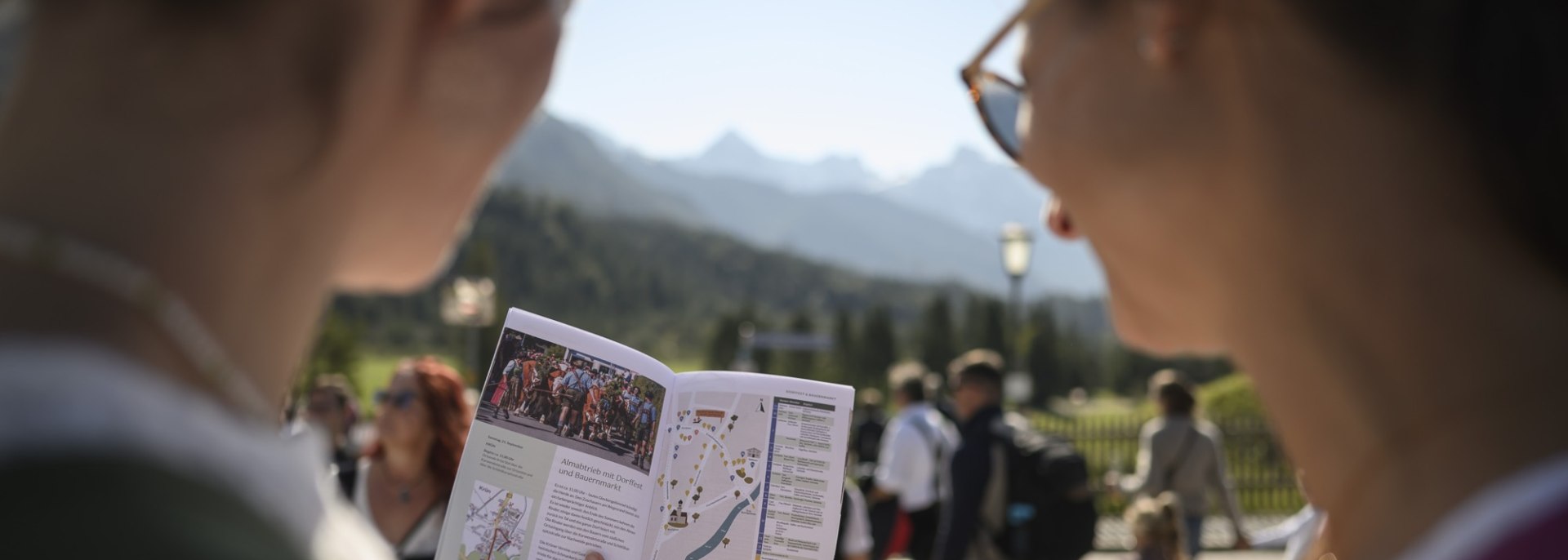 Blick ins Programm beim Almabtrieb in Krün, © Alpenwelt Karwendel | Philipp Gülland